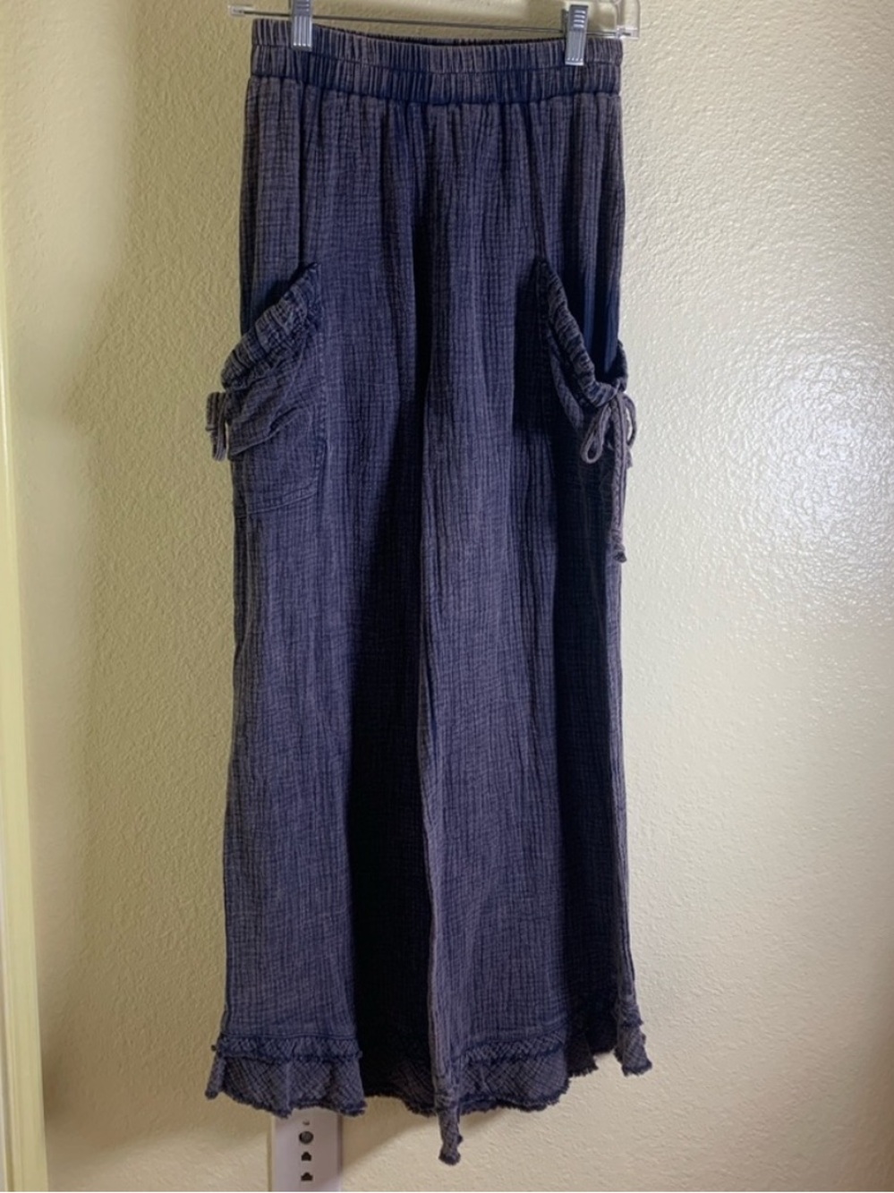 NWOT Umgee Charcoal Wide-Leg Cargo Flared Pants, Size S